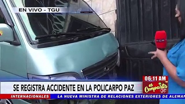 ¡Descontrolado Microbús impacta con carro estacionado y una casa en col. Policarpo Paz