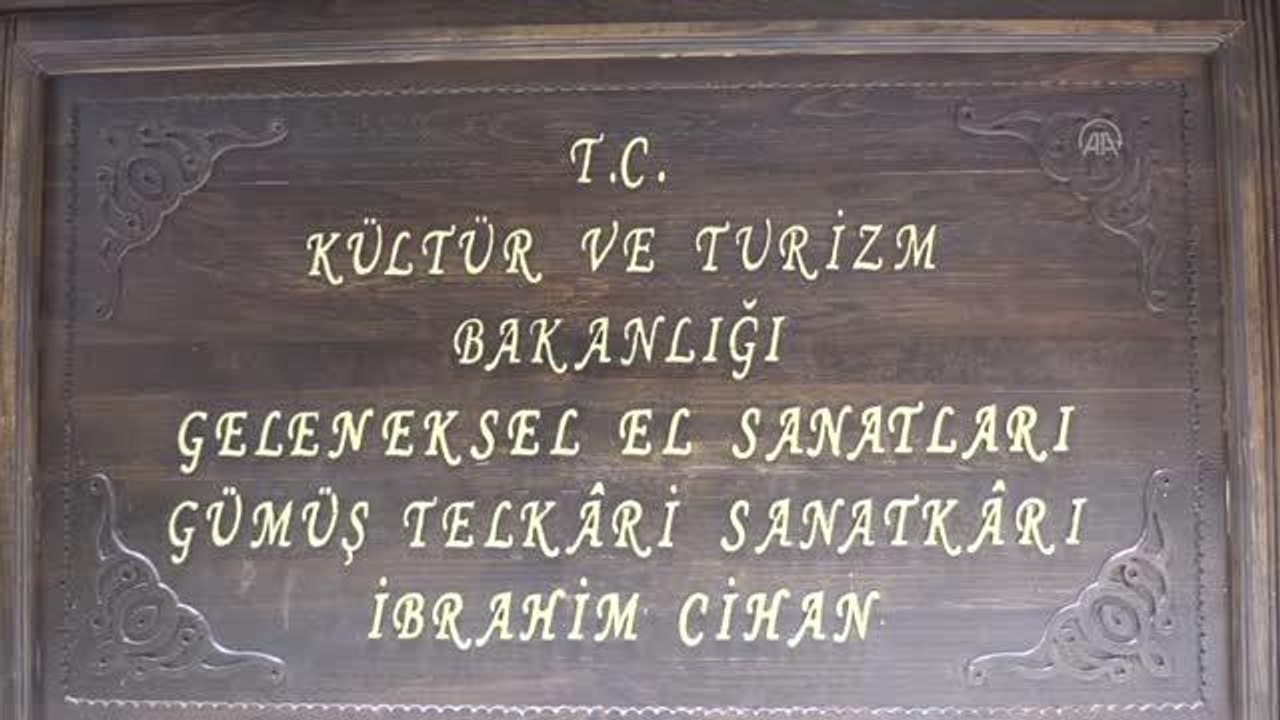 Mardinli çift, devlet desteğiyle açtıkları atölyede telkari sanatını yaşatıyor