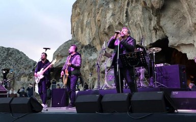 Gece Yolcuları Frig Vadisi'nde sahne aldı