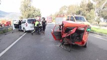 Söke'de otomobil ile hafif ticari aracın çarpışması sonucu 2 kişi yaralandı