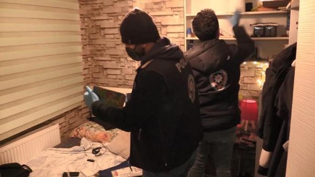 SOSYAL MEDYA FENOMENLERİNE REKLAM VERMEK İSTEYENLERİ DOLANDIRDILAR