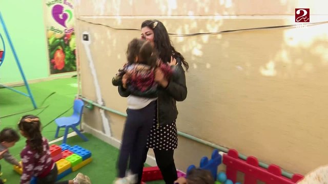 ماما استير ..سيدة تعيش لمساعدة الأطفال مرضى التخاطب وذوي الاحتياجات الخاصة