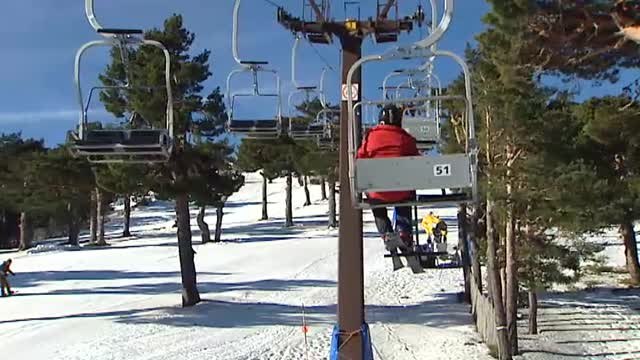 La estación de Navacerrada reabre sus pistas tras tumbar un juez el cierre cautelar