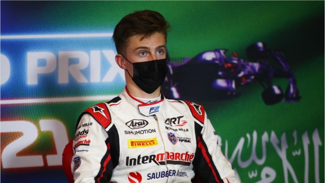 VOICI : Formule 2 : qui est Théo Pourchaire, l'espoir de la F1 victime d'un grave accident ?