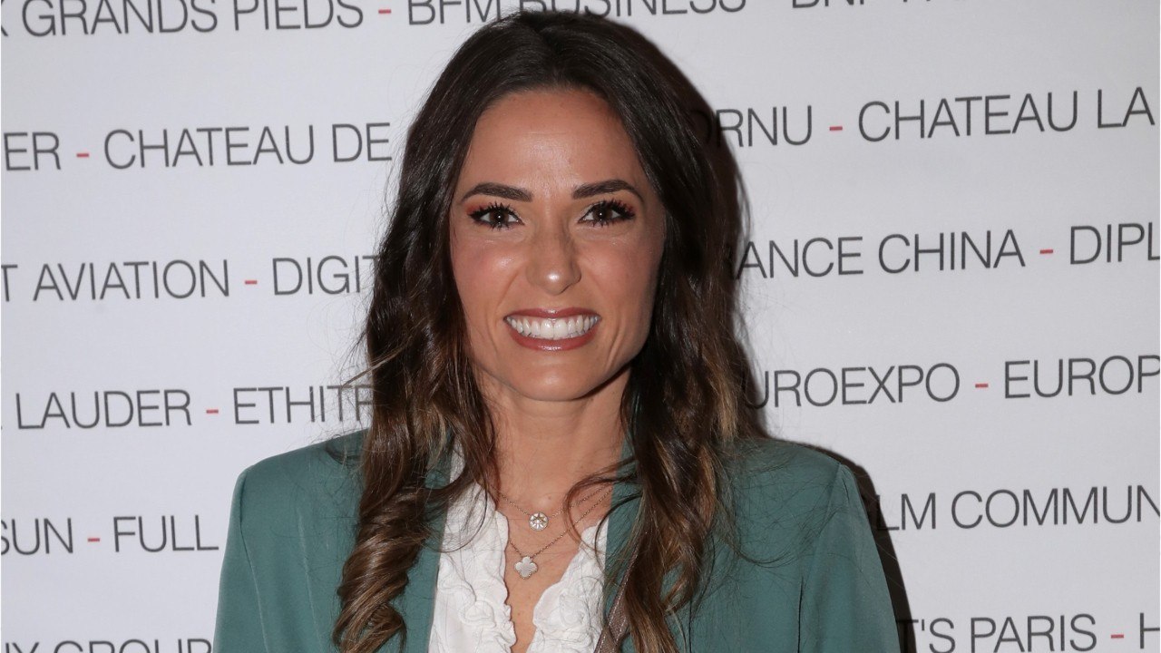 VOICI :  Capucine Anav retrouve enfin sa petite soeur Lou et lui fait une magnifique déclaration