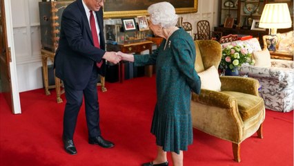 VOICI - Elisabeth II : ce qu'elle ne « supporte pas  " chez le prince William et Kate Middleton