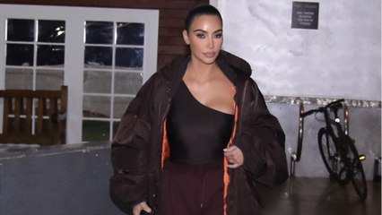 VOICI : PHOTOS Kim Kardashian et Pete Davidson en couple : ils prennent la pose avec un touriste