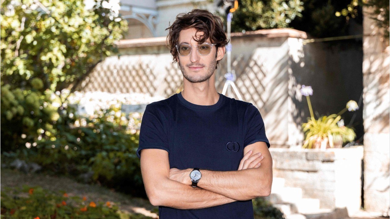 Voici - Pierre Niney : dragué par un internaute, il répond avec humour