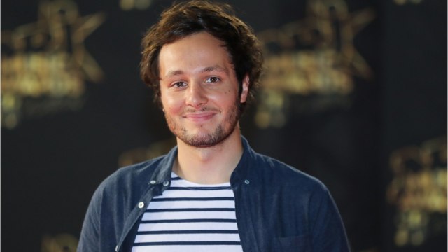 VOICI : PHOTO Vianney dévoile son sapin de Noël, les internautes s'inquiètent pour un détail bien précis