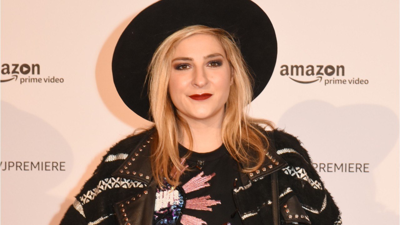 VOICI : Marilou Berry change radicalement de coiffure : sa coupe courte et ses cheveux oranges surprennent les internautes