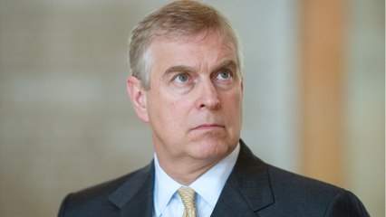 Descargar video: VOICI : Prince Andrew : cette étrange photo de lui que Jeffrey Epstein gardait dans sa maison