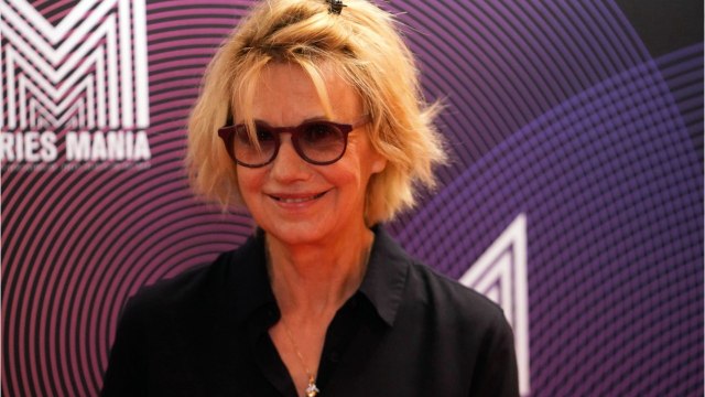 Voici - Miou-Miou maman épanouie : ses tendres confidences sur ses filles Jeanne et Angèle