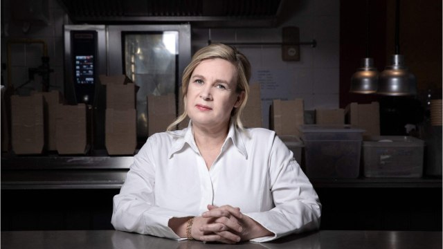 VOICI : Hélène Darroze dans le chagrin : la belle preuve d’amitié de Laeticia Hallyday