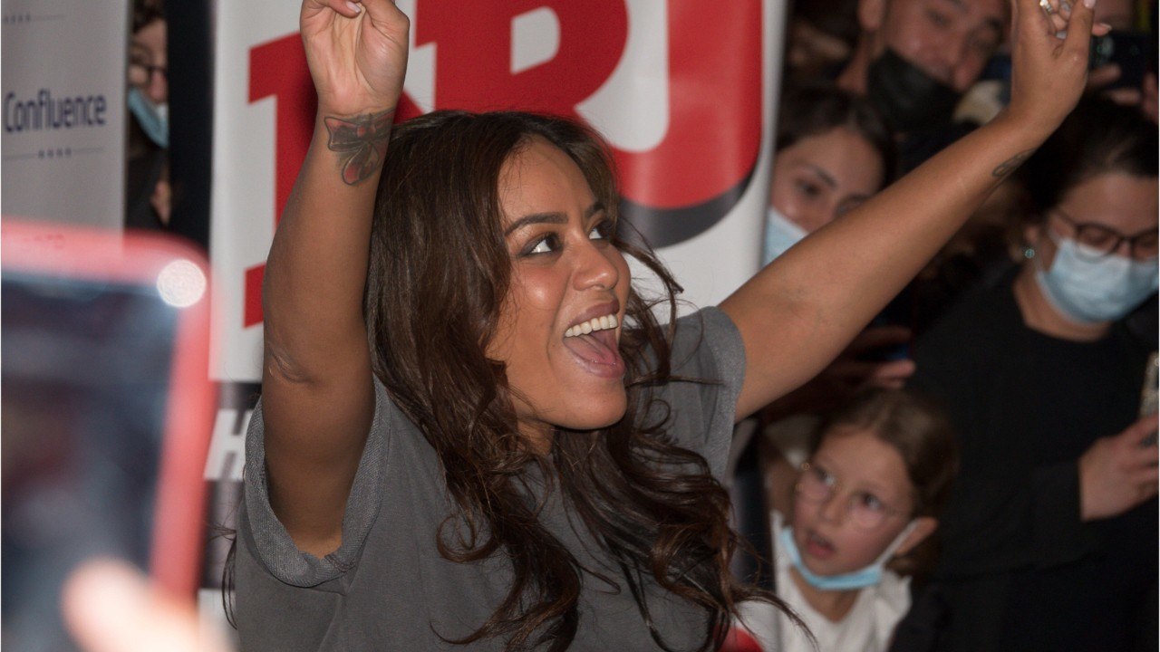Voici - PHOTO MTV EMA 2021 : Amel Bent remporte le prix de la meilleure artiste française, son message touchant