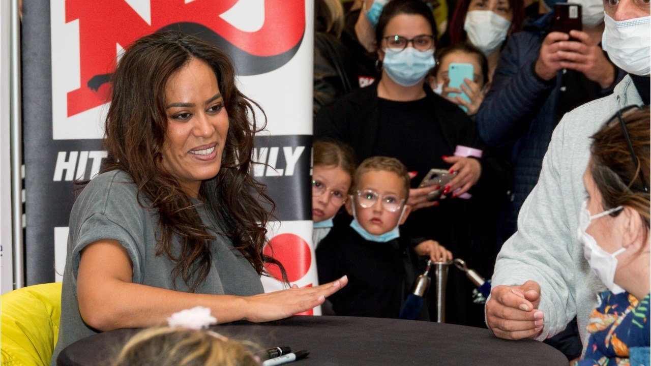 Voici - « Ça explique plein de choses " : Amel Bent affirme avoir été diagnostiquée HPI