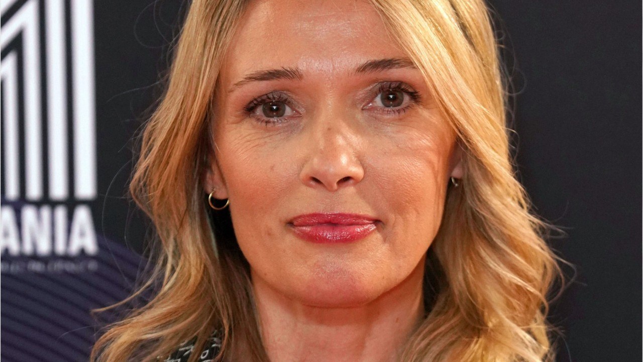 VOICI - « Je suis moins indulgente avec moi-même " : Anne Marivin se confie sur ses complexes physiques