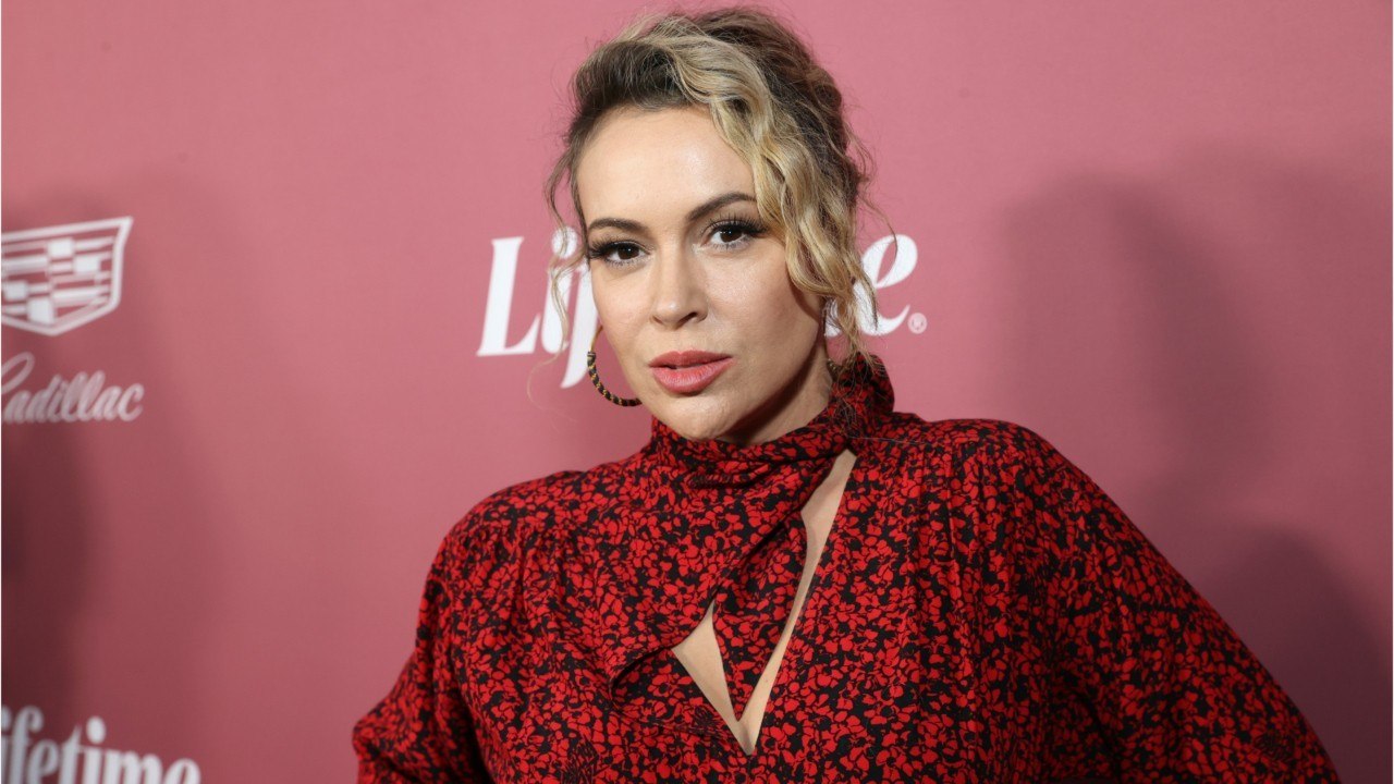 VOICI - Alyssa Milano se confie sur ses deux fausses couches