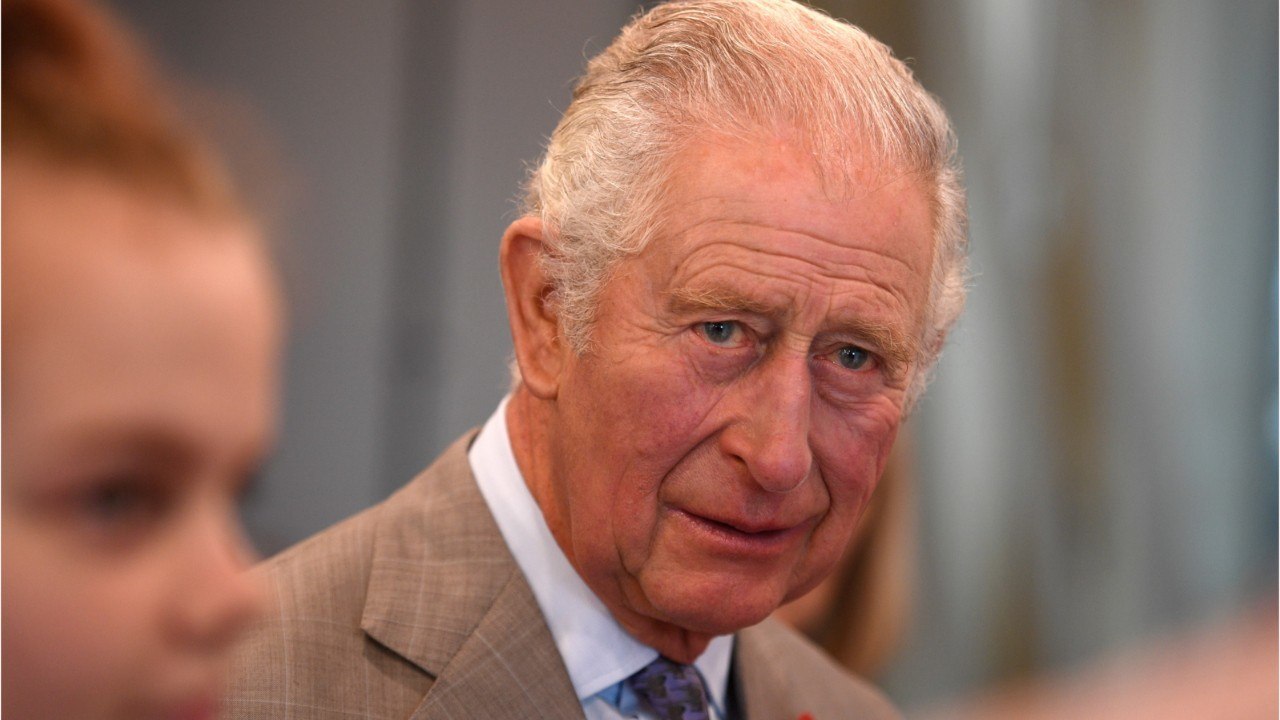 VOICI : Prince Charles : son supposé fils caché Simon Dorante-Day "très heureux” de la mort de sa mère adoptive