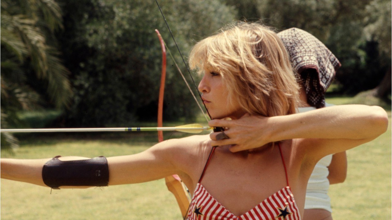 VOICI - Il était une fois : les vraies causes de la mort de la chanteuse Joëlle révélées