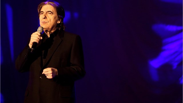 VOICI : 20 ans de la Star Academy : Serge Lama félicite Jenifer après sa magnifique performance