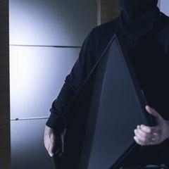 Le squatteur cambriolait les maisons voisines pour équiper son logement - F