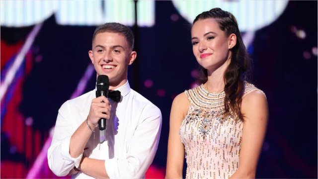 VOICI - Je ressens des trucs pour toi : Michou piège Elsa Bois en lui faisant croire qu'il a des sentiments pour elle