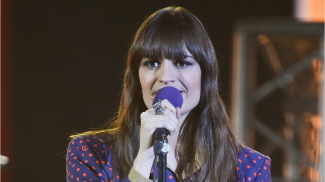 VOICI : Clara Luciani : cet appel désespéré de la chanteuse auprès de ses fans pour sauver son concert