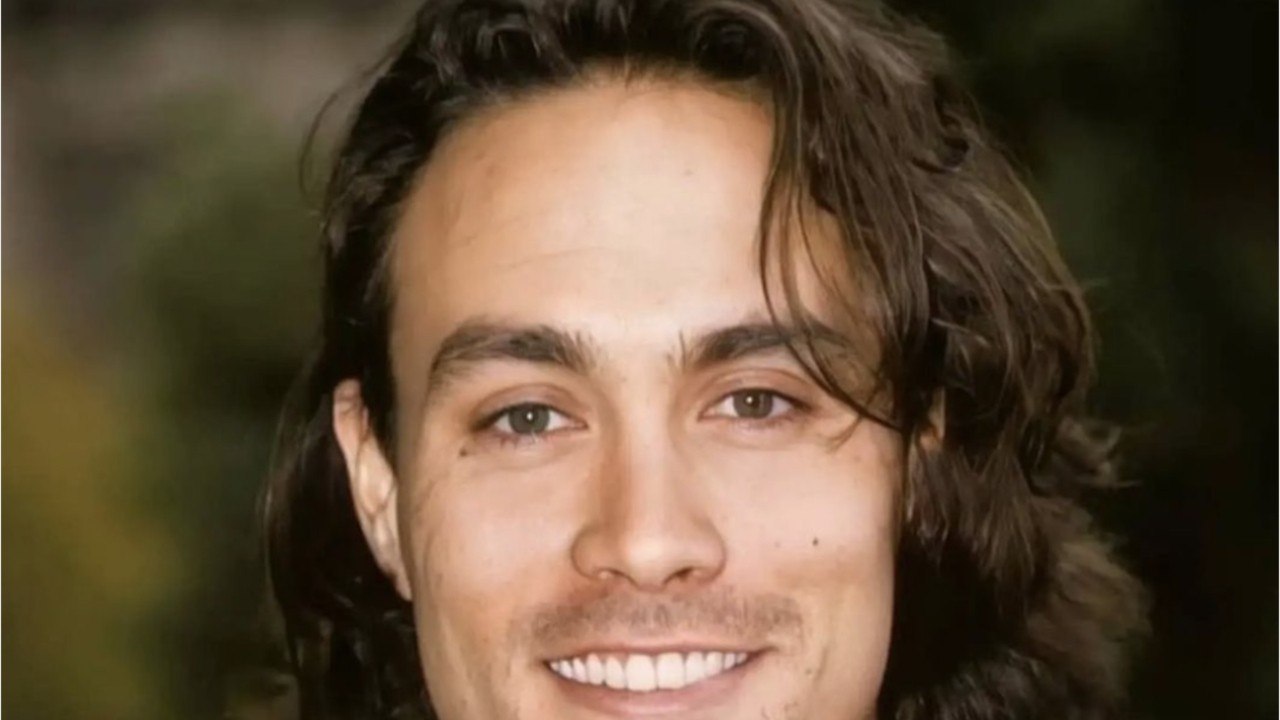 VOICI : Tir mortel d'Alec Baldwin : la fiancée de Brandon Lee, mort dans les mêmes circonstances, brise le silence