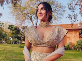 Akanksha Ranjan Kapoor is hotter than Ananya, be it short dress or lehenga