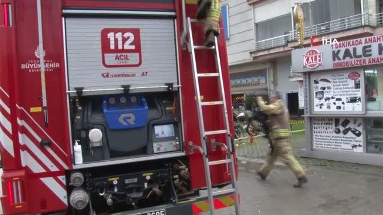 Pendik'te bir alışveriş merkezinde yangın paniği