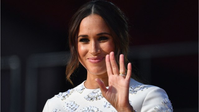 VOICI : Un livre cruel : Meghan Markle violemment prise à partie par son père Thomas Markle