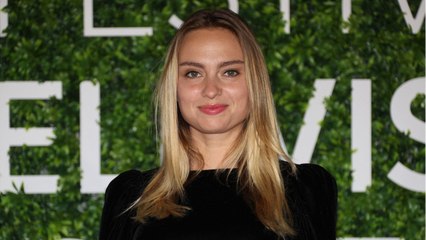 VOICI : Aurélie Pons en deuil : la comédienne d'Ici tout commence a perdu son père