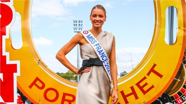 VOICI : Amandine Petit visée par des critiques : Miss France 2021 se confie sur ces réflexions pas très agréables