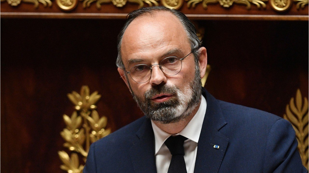VOICI Edouard Philippe à l’Assemblée nationale : les internautes bloquent sur la barbe bicolore du Premier ministre