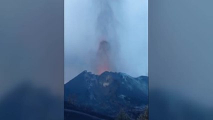 Download Video: El volcán sigue mostrando fiereza en pulsos intermitentes