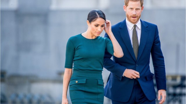 VOICI - Meghan Markle et Harry hués par le public lors d'une remise de prix britannique