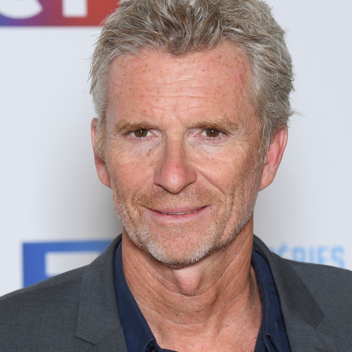 VOICI SOCIAL - Denis Brogniart : ce jour où les équipes de Koh-Lanta l'ont « gaulé " avec sa femme Hortense (1)