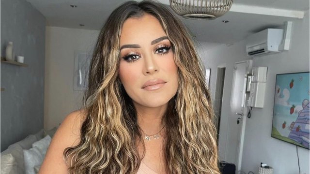 VOICI : Anaïs Camizuli harcelée par une fan : ses confidences glaçantes