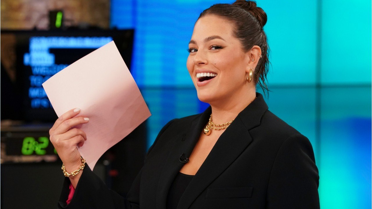 Voici - Ashley Graham enceinte : elle révèle l'énorme secret de sa seconde grossesse dans une émouvante vidéo