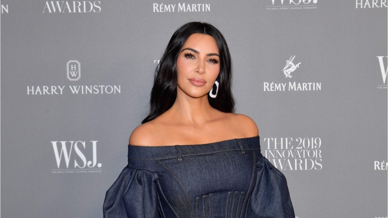 VOICI : Kim Kardashian au Met Gala : sa tenue très particulière fait mourir de rire les internautes