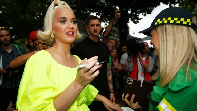 Voici - PHOTO Katy Perry révèle le sexe de son bébé avec un cliché hilarant