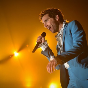 VOICI SOCIAL Mika Bouleversé : Sa Maman, Atteinte D’une Tumeur Au Cerveau, a Contracté Le Coronavirus (1)