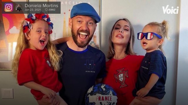 VOICI : PHOTO Daniela Martins : après une grosse frayeur, elle annonce sa troisième grossesse avec un superbe cliché de famille