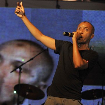 VOICI - SOCIAL Soprano dans Sept à huit : le rappeur fait de rares confidences au sujet de son fils né sous X (1)