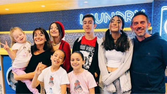 VOICI - Familles nombreuses, la vie en XXL : Diana Blois émue par le grand départ de sa fille Clara