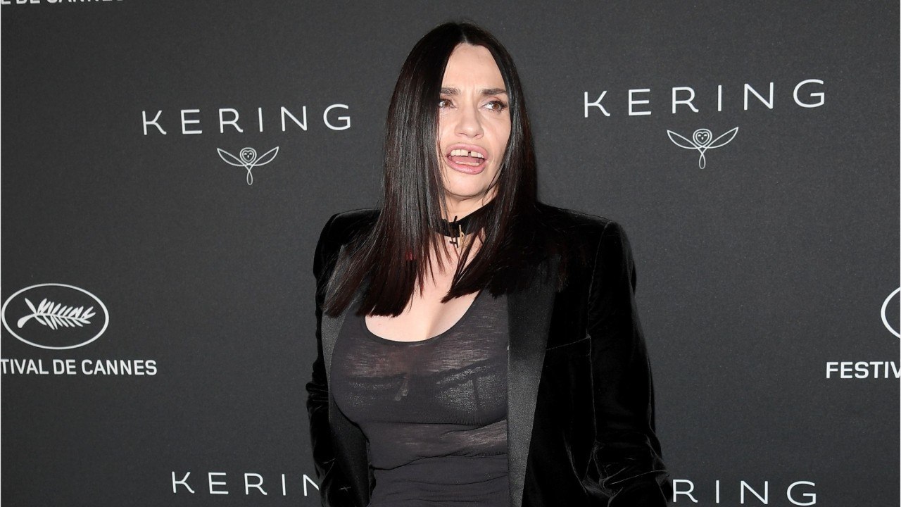 VOICI : "J'avais même prévenu son amoureuse" : Béatrice Dalle revient sur son "coup de foudre" pour JoeyStarr