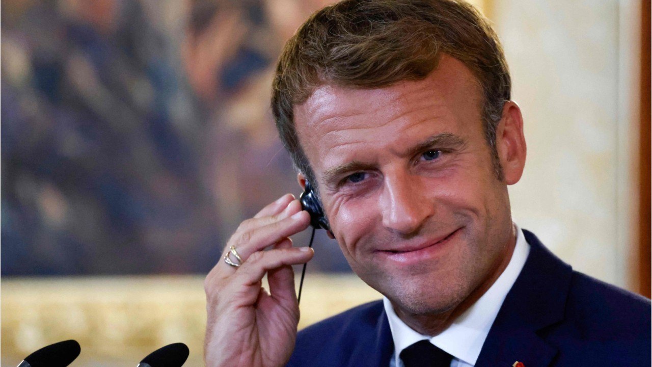 VOICI : Emmanuel Macron relève le défi de McFly et Carlito dans son allocution de rentrée : les internautes indignés