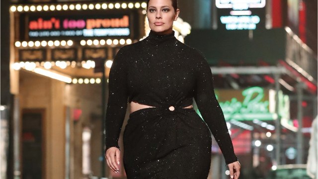 VOICI - Ashley Graham, enceinte et intégralement nue, dévoile ses vergetures : ses abonnés applaudissent