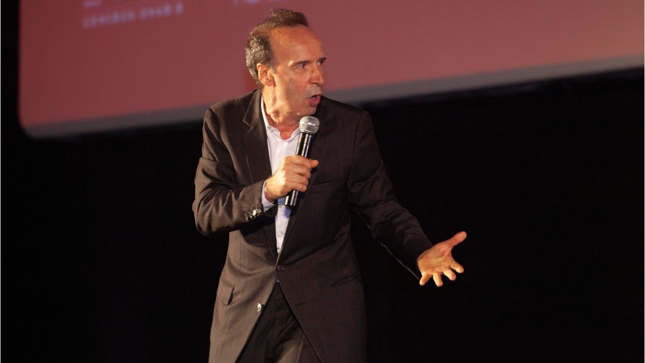 VOICI : Astérix et Obélix contre César : que devient Roberto Benigni qui interprète Tullius Detritus, conseiller de César ?