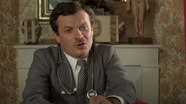 VOICI : Mort du comédien Thierry Liagre (Les Visiteurs, La soupe aux choux) : Catherine Marchal lui rend un vibrant hommage